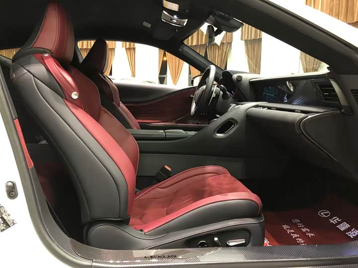 Фото 10 - Lexus LC