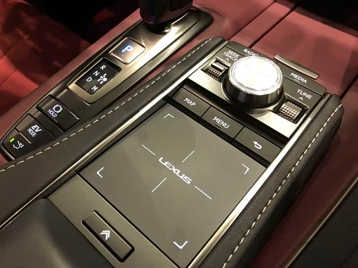 Фото 11 - Lexus LC