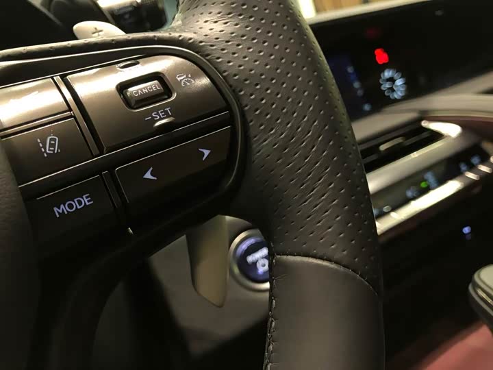 Фото 12 - Lexus LC