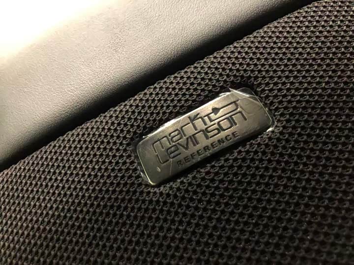 Фото 17 - Lexus LC