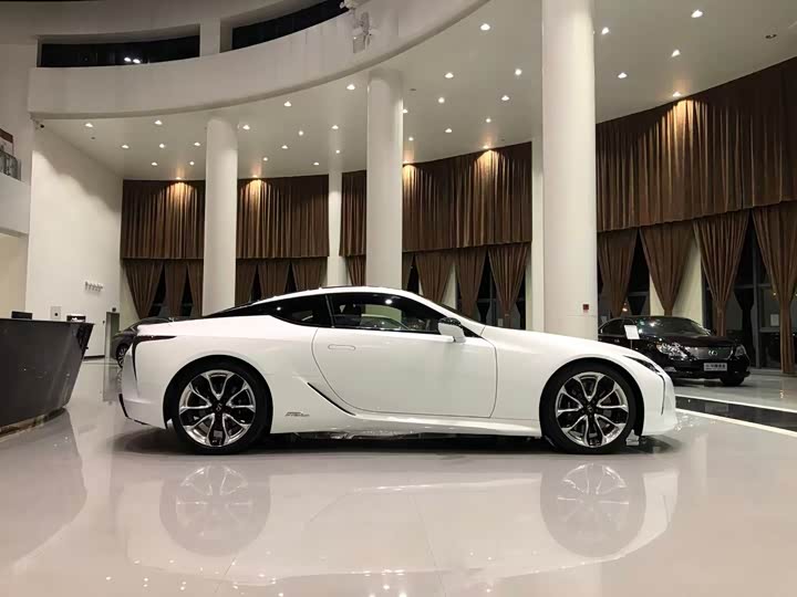 Фото 3 - Lexus LC
