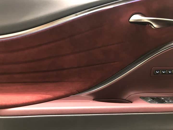 Фото 8 - Lexus LC