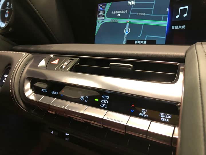 Фото 9 - Lexus LC