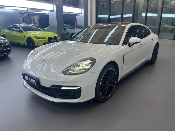 Фото 1 - Porsche Panamera