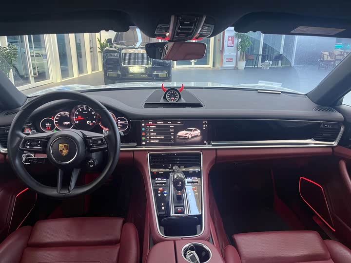 Фото 10 - Porsche Panamera