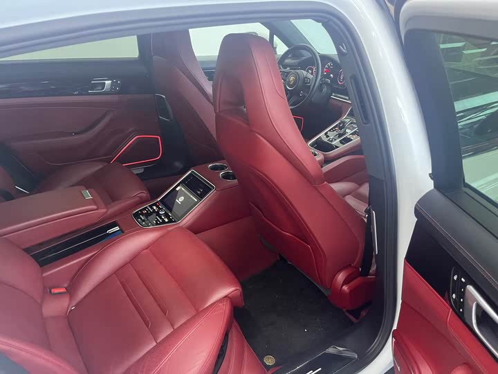 Фото 11 - Porsche Panamera