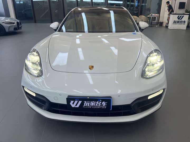 Фото 2 - Porsche Panamera