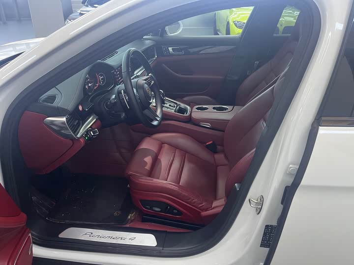 Фото 7 - Porsche Panamera