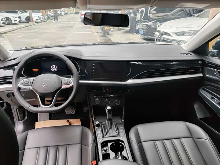 Фото 10 - Volkswagen Passat