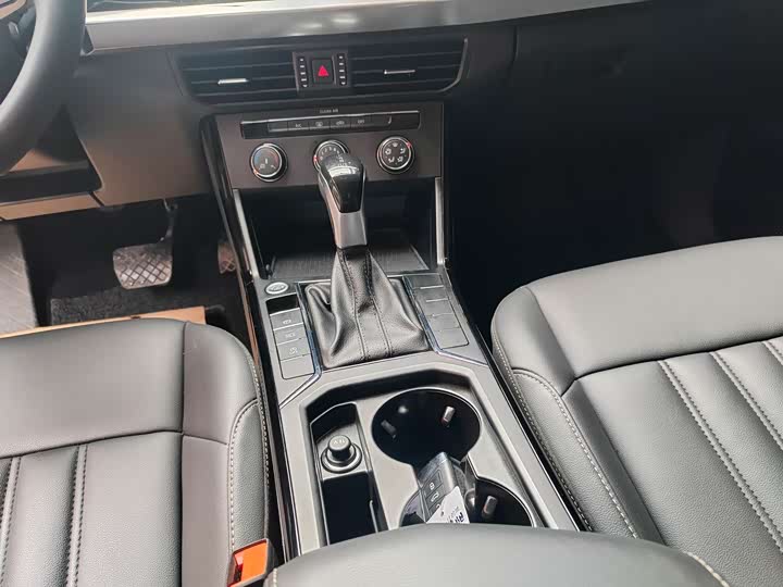 Фото 12 - Volkswagen Passat