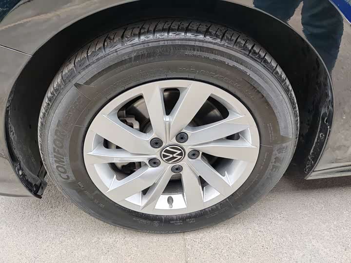 Фото 14 - Volkswagen Passat