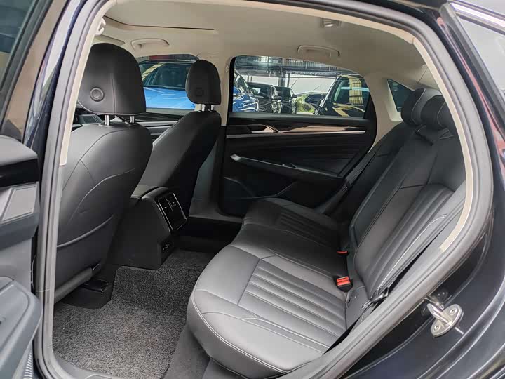 Фото 9 - Volkswagen Passat