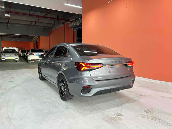 Фото 10 - Roewe i5