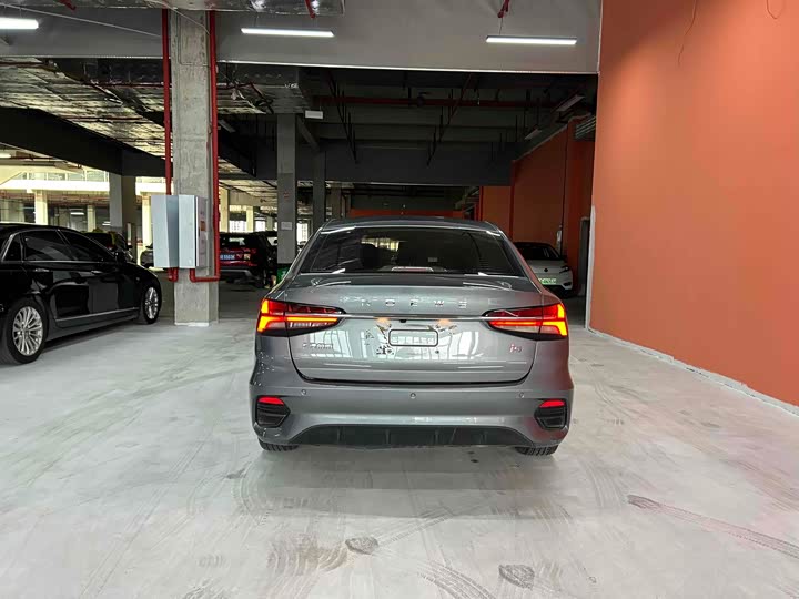 Фото 11 - Roewe i5