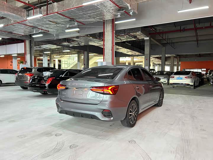 Фото 12 - Roewe i5