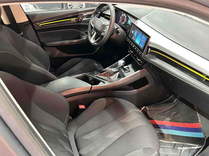 Фото 9 - Roewe i5