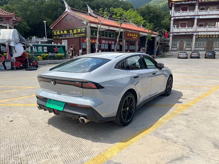 Фото 10 - Changan UNI-V