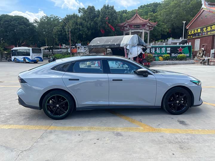 Фото 11 - Changan UNI-V