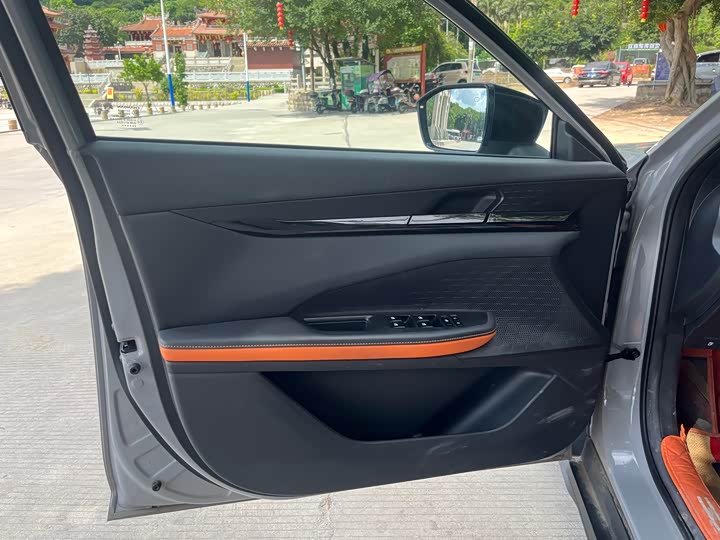 Фото 12 - Changan UNI-V