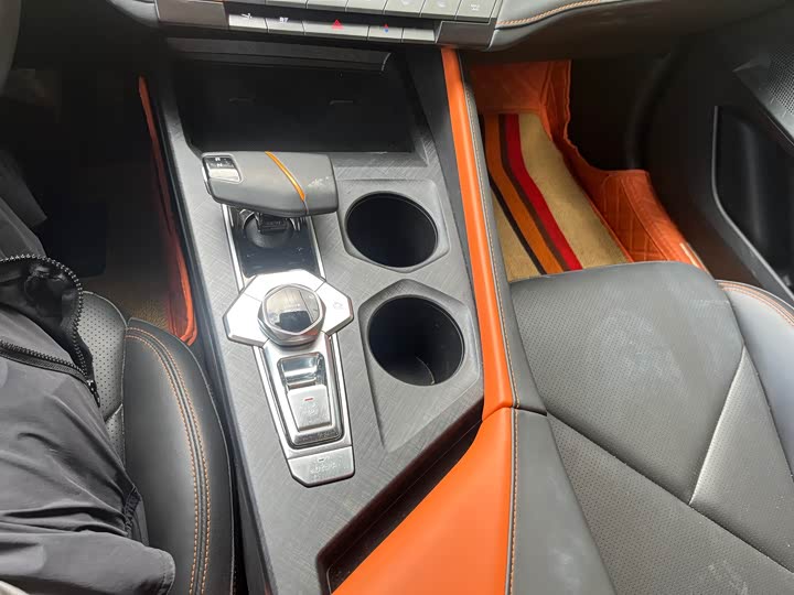 Фото 17 - Changan UNI-V