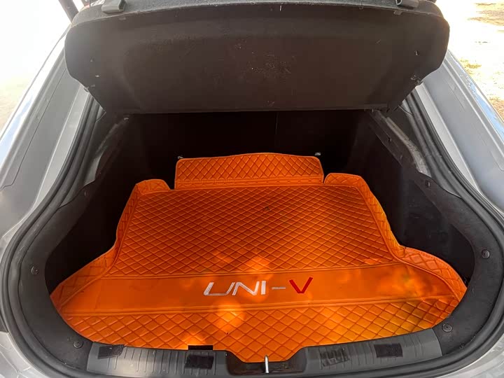 Фото 20 - Changan UNI-V