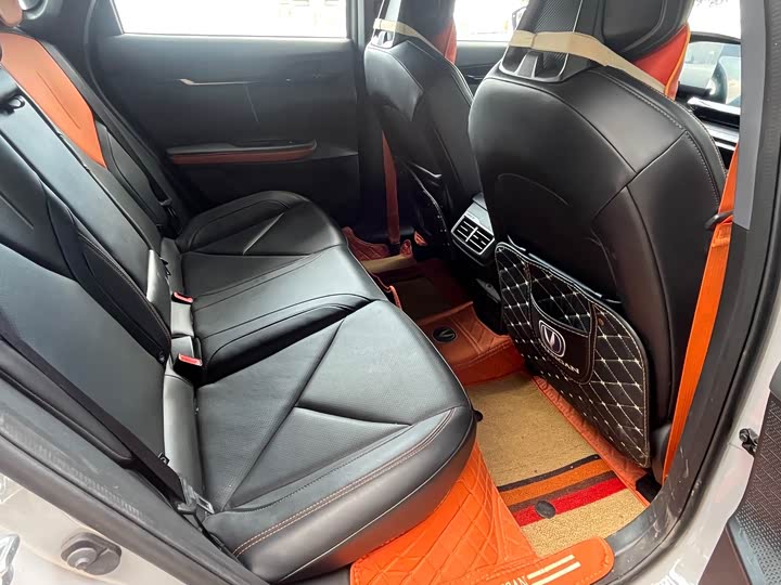 Фото 23 - Changan UNI-V