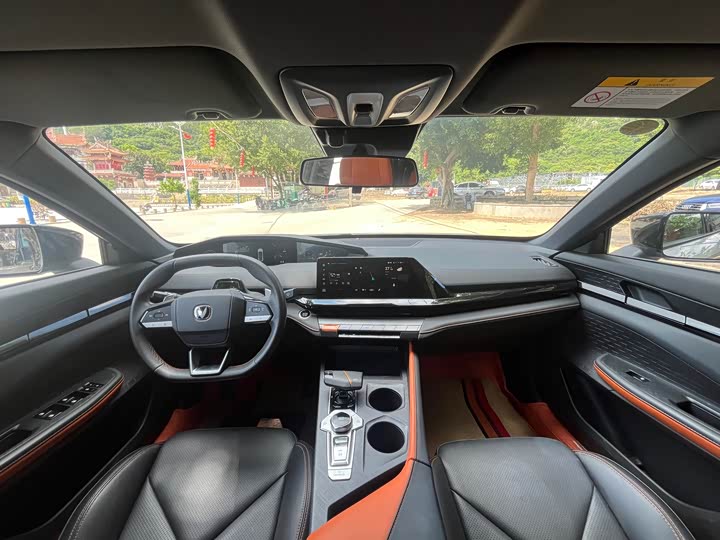 Фото 4 - Changan UNI-V