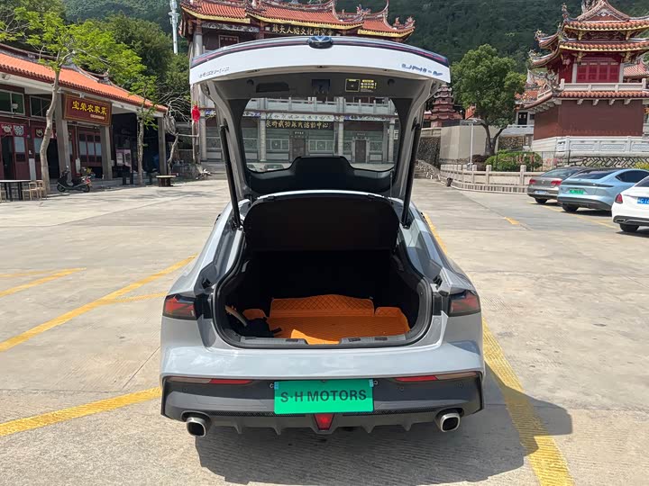 Фото 9 - Changan UNI-V