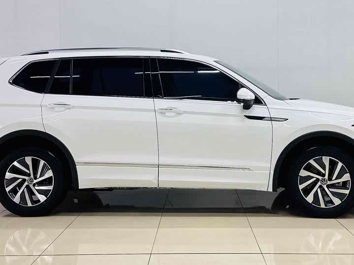 Фото 3 - Volkswagen Tiguan L Hybrid