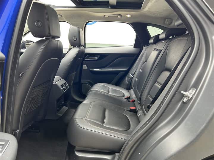 Фото 13 - Jaguar F-Pace