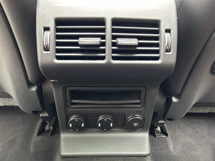 Фото 14 - Jaguar F-Pace