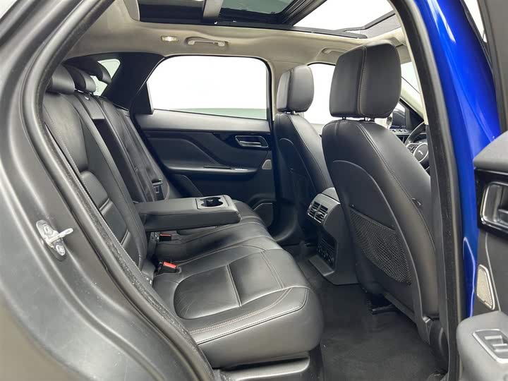 Фото 20 - Jaguar F-Pace