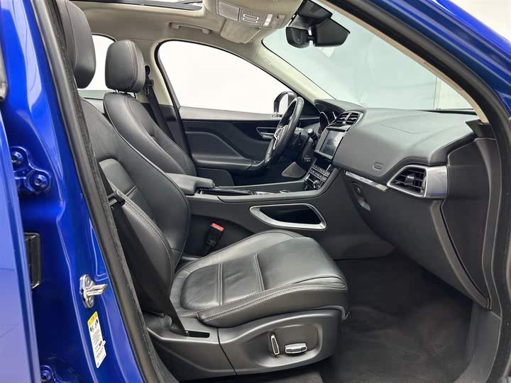 Фото 21 - Jaguar F-Pace