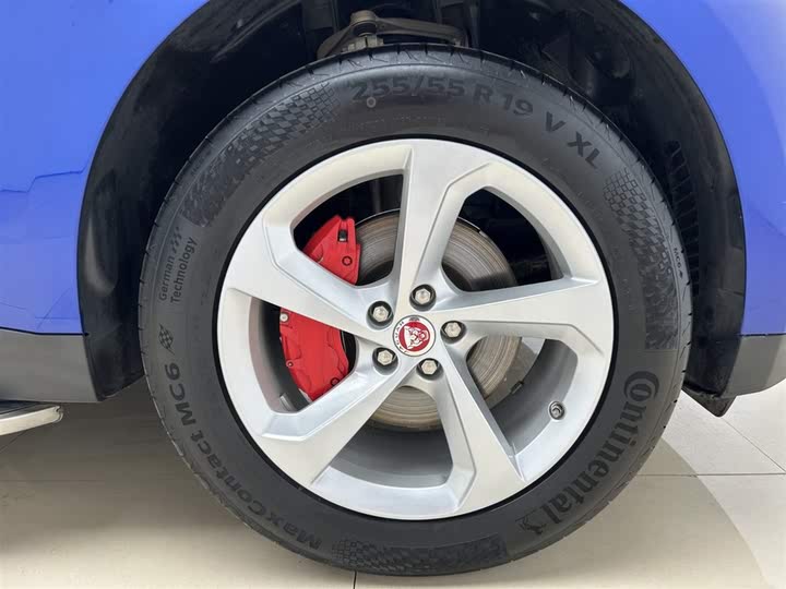 Фото 6 - Jaguar F-Pace