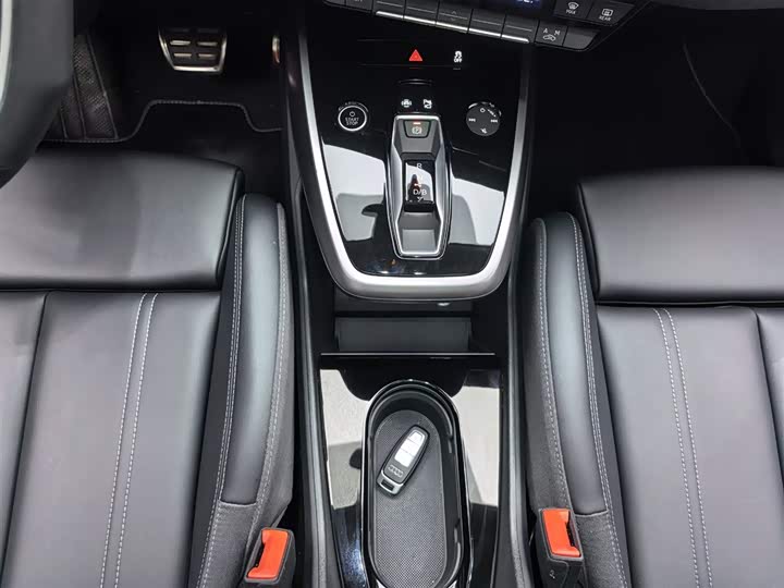 Фото 13 - Audi Q4 e-tron