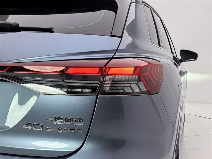 Фото 14 - Audi Q4 e-tron