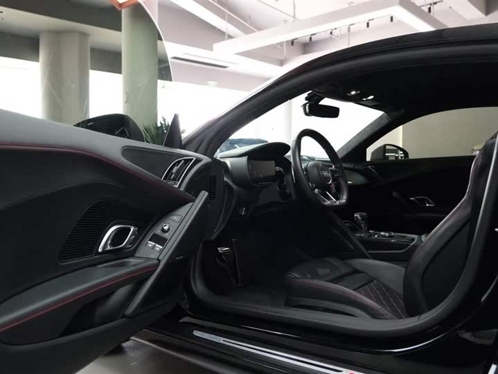 Фото 8 - Audi R8