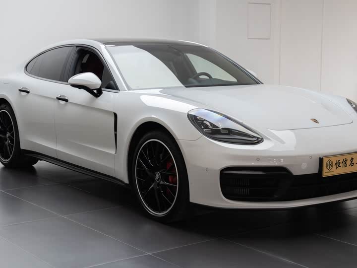 Фото 3 - Porsche Panamera