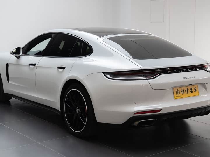 Фото 5 - Porsche Panamera