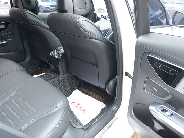 Фото 16 - Mercedes-Benz C-Class