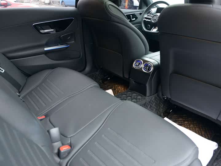 Фото 9 - Mercedes-Benz C-Class
