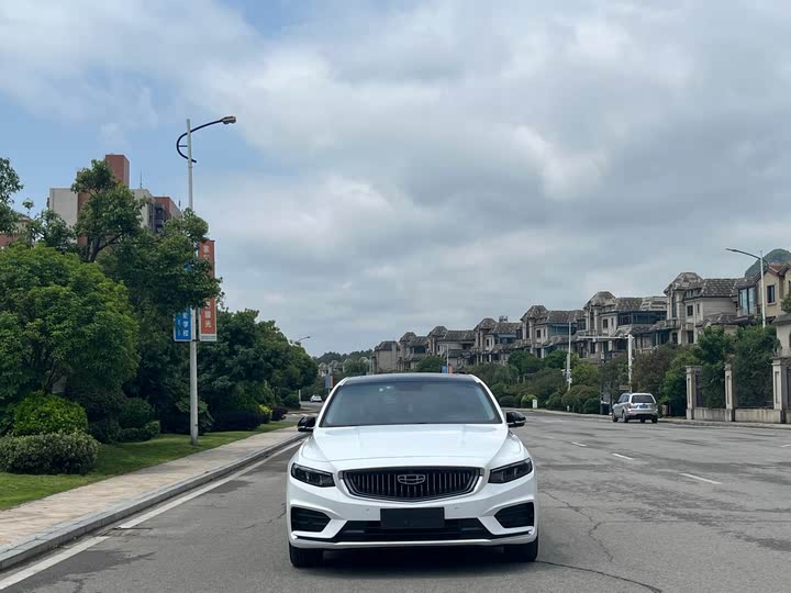 Фото 2 - Geely Preface