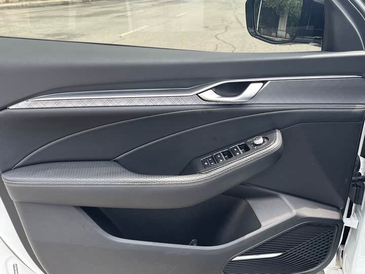 Фото 4 - Geely Preface