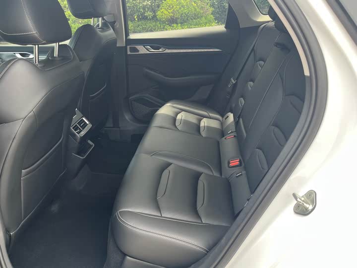 Фото 7 - Geely Preface