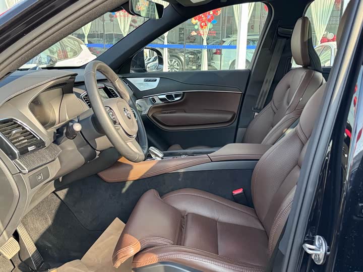 Фото 11 - Volvo XC90