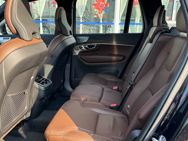 Фото 12 - Volvo XC90