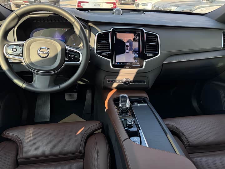 Фото 6 - Volvo XC90