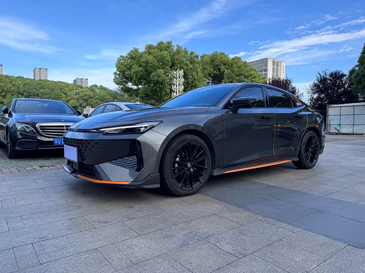 Фото 1 - Changan UNI-V