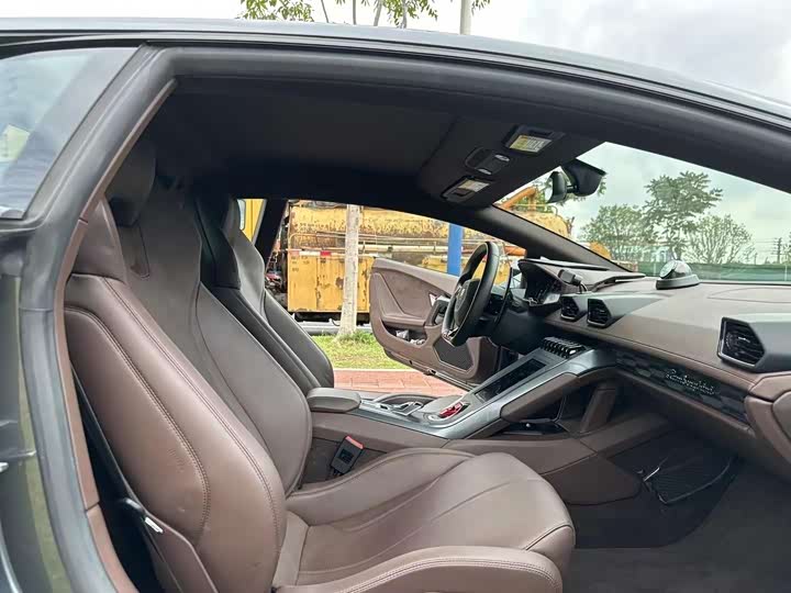 Фото 8 - Lamborghini Huracán