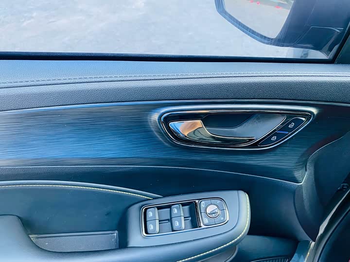 Фото 10 - Roewe RX5